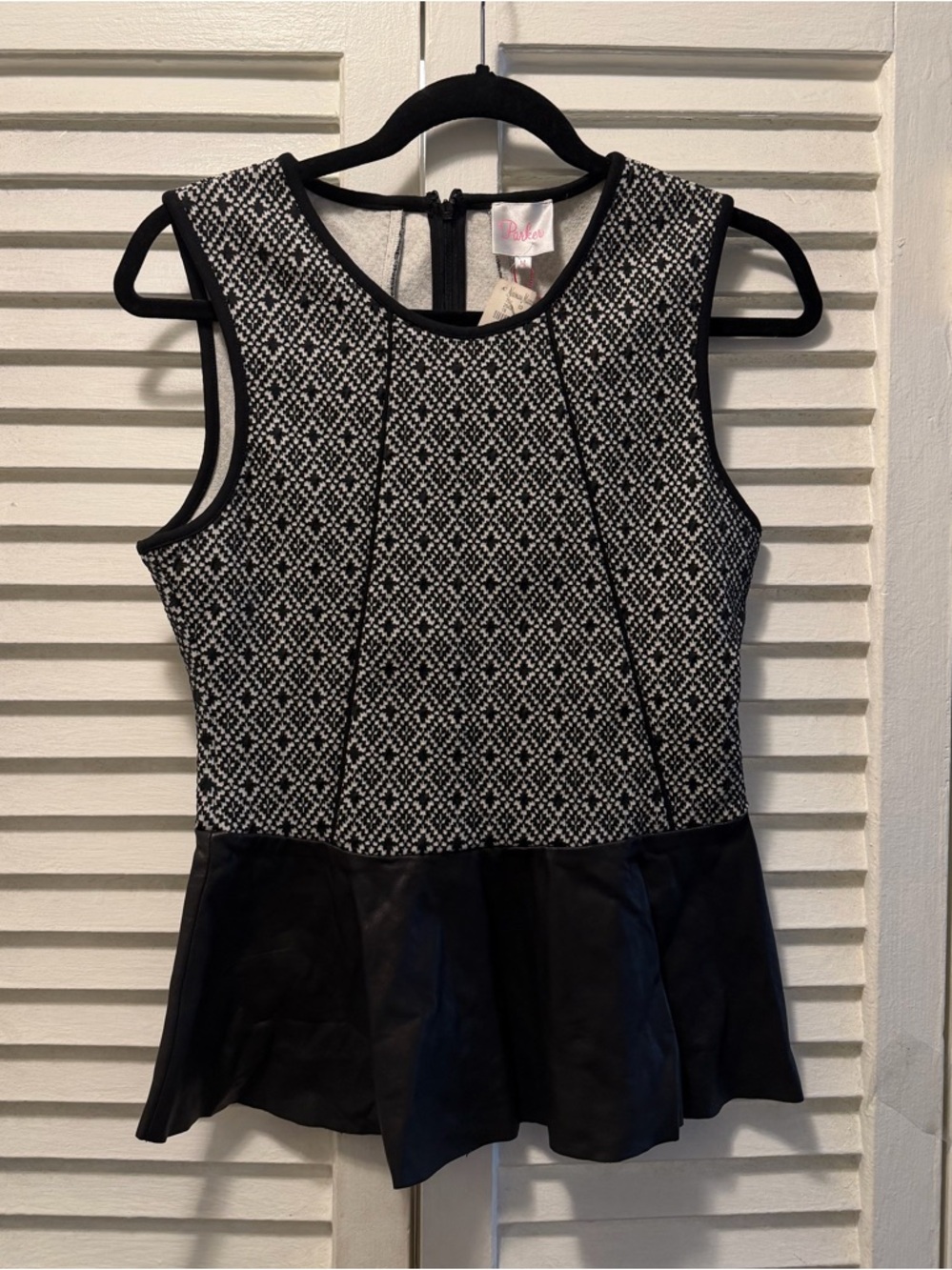 Parker • Black & White Patterned Tectured Peplum Top